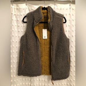 Thread & Supply Reversible Sherpa Vest (Medium)